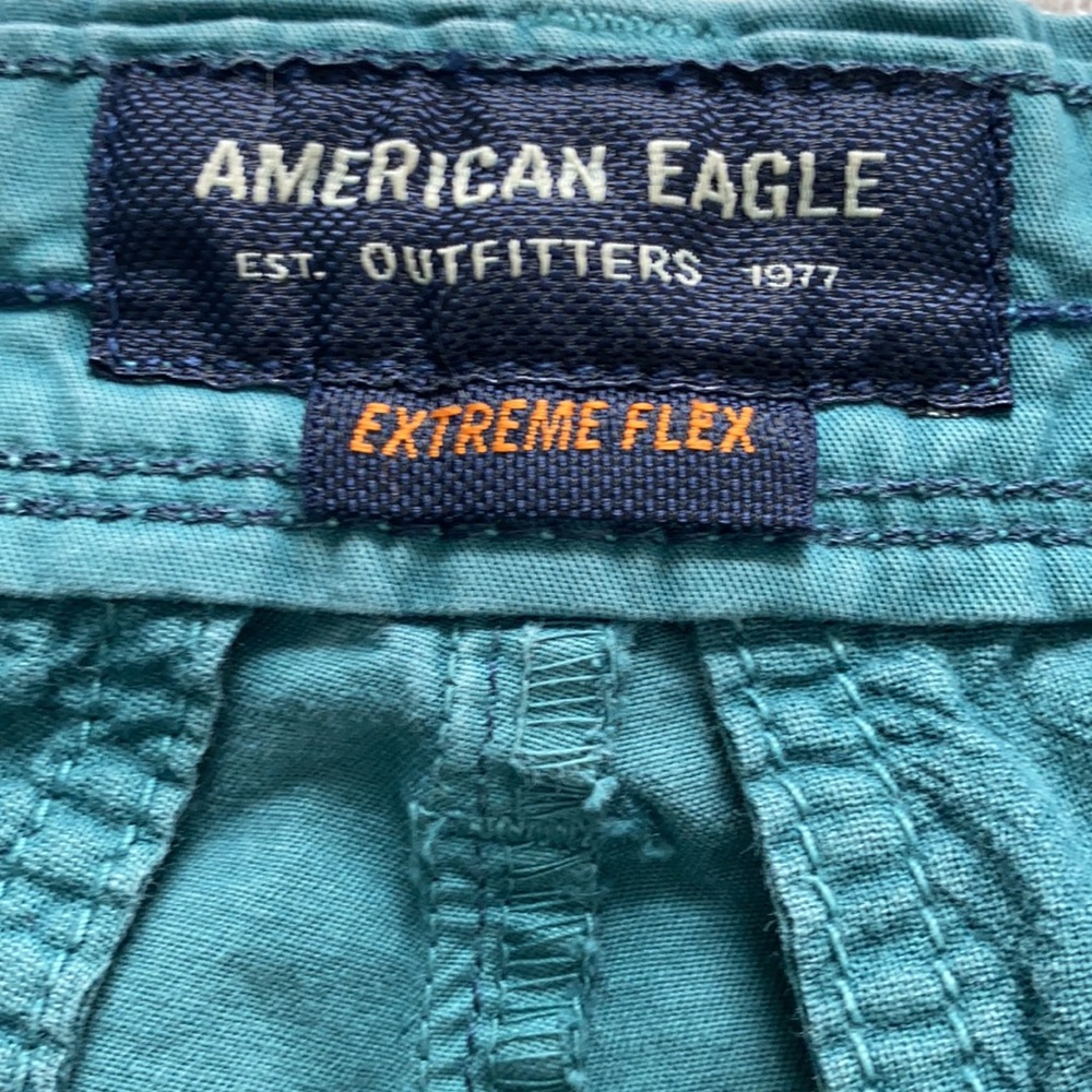 American Eagle flat front khaki green shorts size 30 - Picture 8 of 9